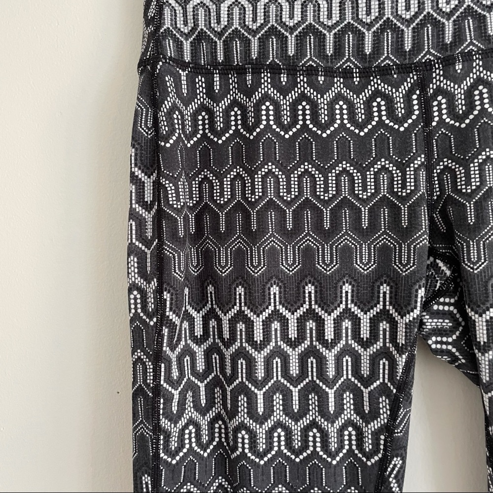 PRANA Cropped Print Yoga Leggings - Picture 2 of 5